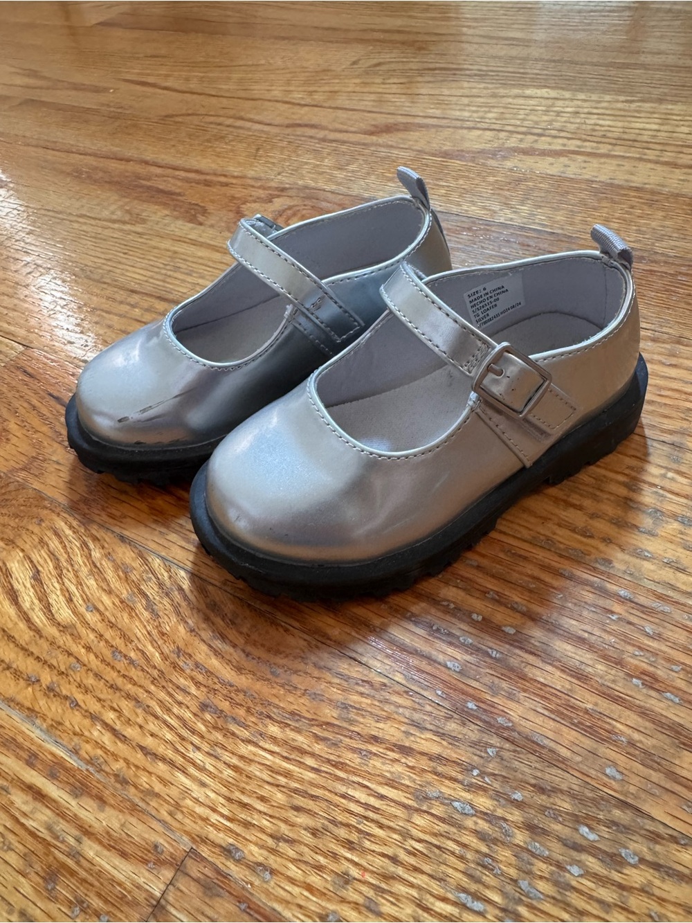 GAP Toddler Girls Metallic Silver Mary Jane Dress Shoes with Velcro Buckle sz 6